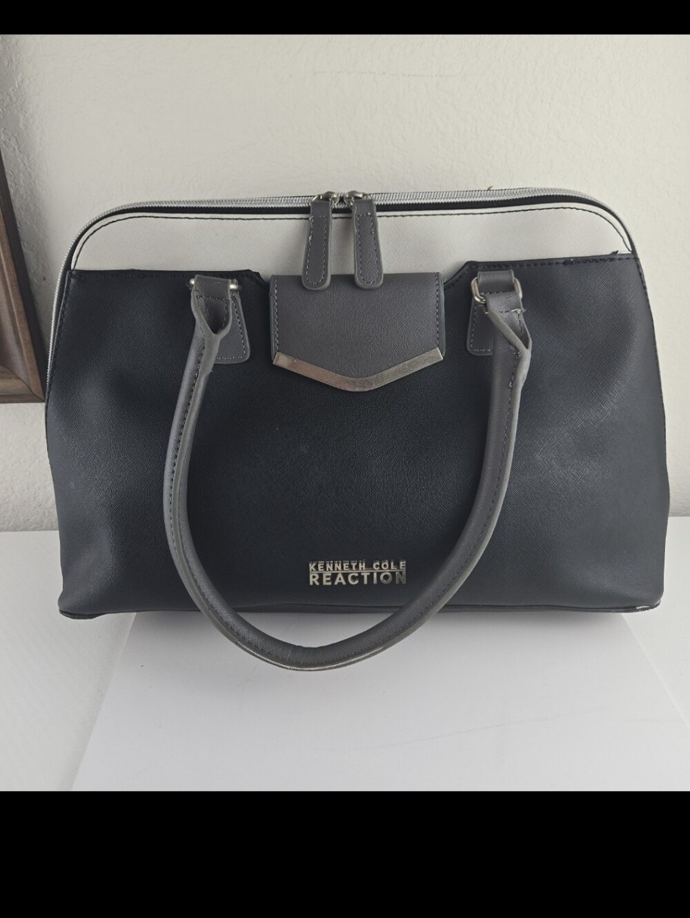Kenneth Cole Reaction Purse - Picture 3 of 8